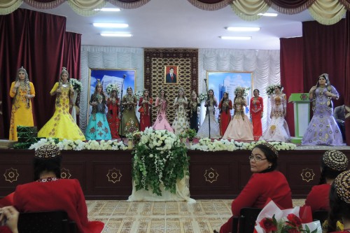 Ak Mermer folklor-etnografik tans topary