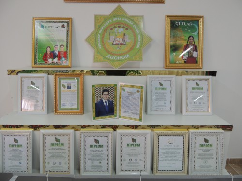 Ak Mermer folklor-etnografik tans topary